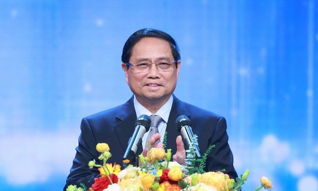 Primer ministro Pham Minh Chinh: Los jóvenes deben ser pioneros en la nueva era de ascenso de la nación 