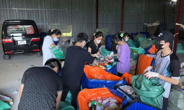 Jóvenes vietnamitas apuestan por el estilo de vida ecológico