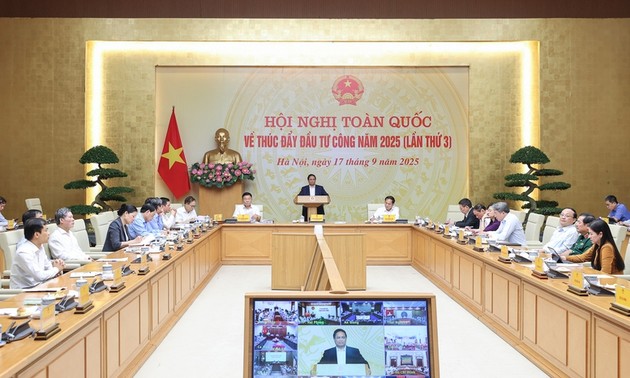 Primer ministro vietnamita pide impulsar la inversión pública como motor de crecimiento