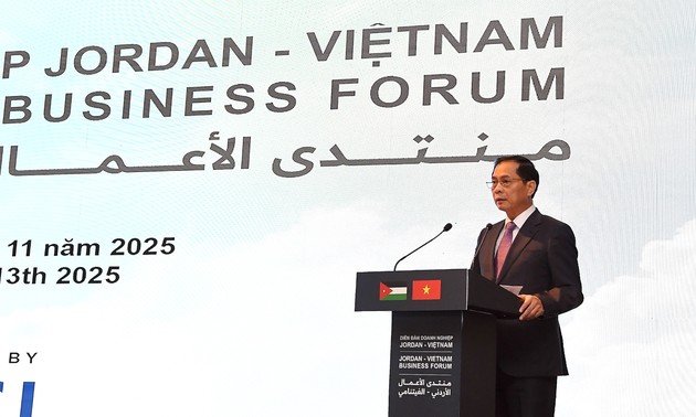 Celebran en Hanói Foro Empresarial Jordania-Vietnam
