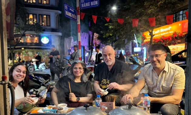 Excursión gastronómica de comida callejera: Una oferta turística en auge de Hanói 