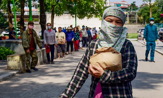 Hanoï fournit de la nourriture aux travailleurs pauvres