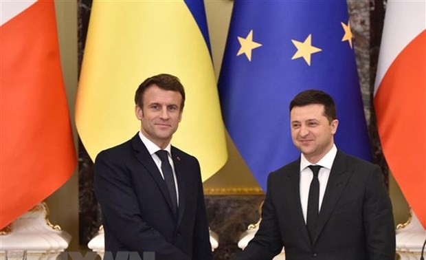 Le Kremlin fait état de «signaux positifs» après la visite de Macron à Kiev