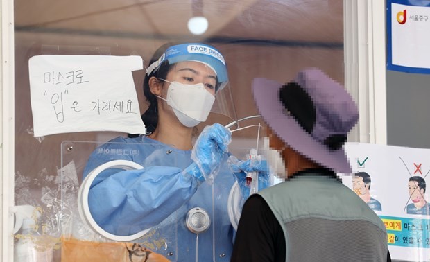 Covid-19: le monde recense plus de 1,2 million de cas en 24h