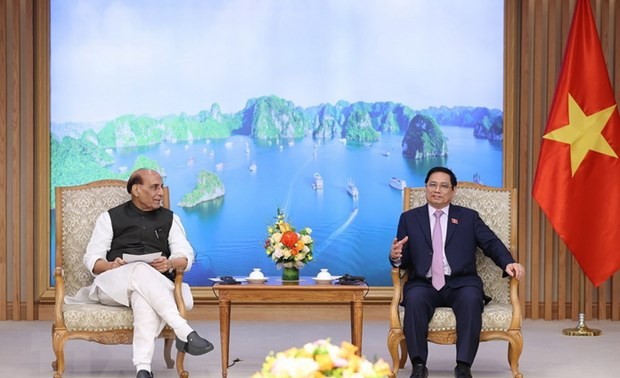 Pham Minh Chinh reçoit Rajnath Singh