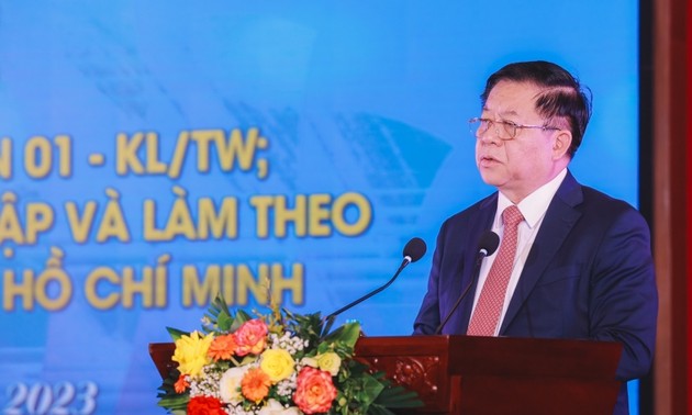 La CGT du Vietnam fait le bilan de 2 ans du mouvement «Étudier et suivre l’exemple moral et le style de vie du président Hô Chi Minh»