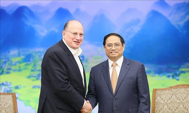 Le président de la HSBC reçu par Pham Minh Chinh