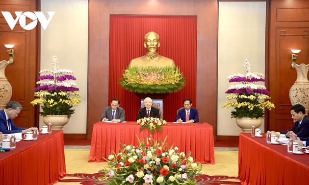 Vietnam-France: Nguyên Phu Trong en conversation téléphonique avec Emmanuel Macron