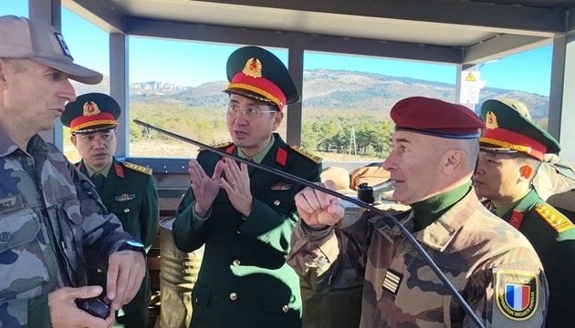 Approfondissement de la coopération franco-vietnamienne en matière de maintien de la paix