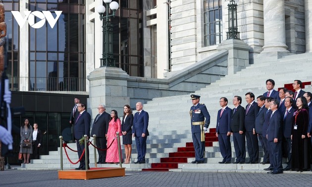 Cérémonie d'accueil en l'honneur de Pham Minh Chinh lors de sa visite officielle en Nouvelle-Zélande