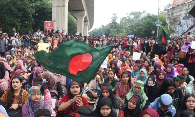 Le Bangladesh lève le couvre-feu et rouvre les écoles et les entreprises