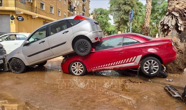Inondations catastrophiques en Espagne: le bilan passe les 213 morts