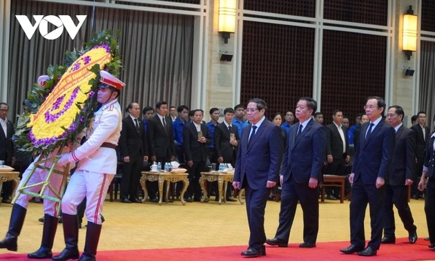 Pham Minh Chinh aux obsèques de l’ancien président laotien Khamtay Siphandone