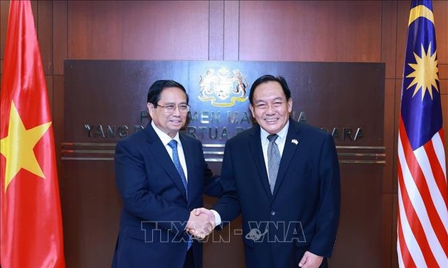 Pham Minh Chinh rencontre les dirigeants du Parlement malaisien