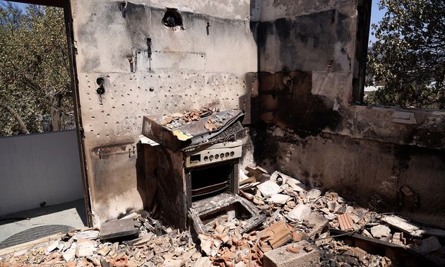 Incendies en Europe: évacuations massives en Grèce, Espagne et Portugal