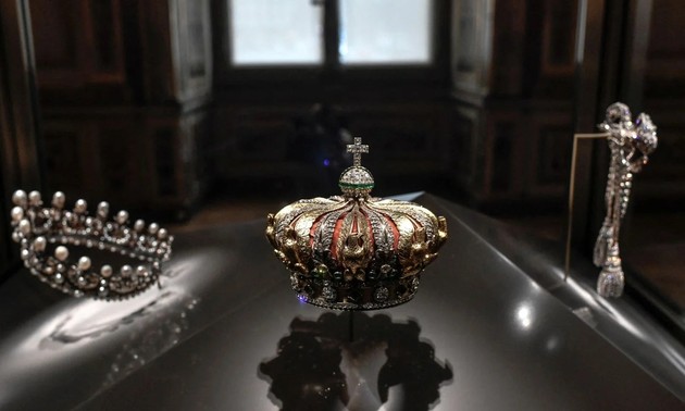 France: quatre suspects recherchés après le braquage du musée du Louvre