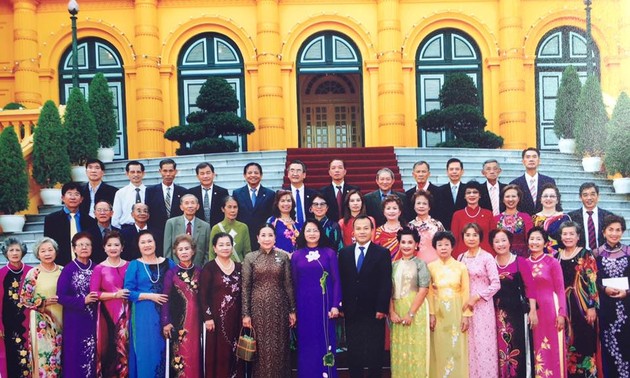 ภารกิจของคณะชาวเวียดนามโพ้นทะเลที่เป็นอดีตครูสอนภาษาเวียดนามในประเทศไทย