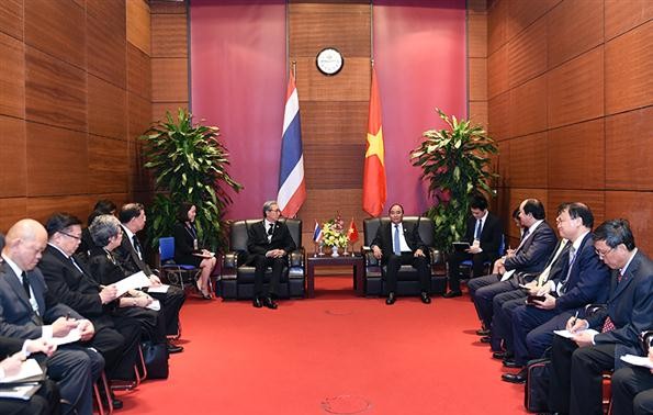 นายกรัฐมนตรีเหงียนซวนฟุ๊กให้การต้อนรับรองนายกรัฐมนตรีไทย สมคิด จาตุศรีพิทักษ์