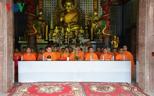 ชาวเวียดนามที่อาศัยในประเทศไทยเข้าร่วมพิธีสวดอุทิศส่วนกุศลให้แก่วีรชนทหารพลีชีพเพื่อชาติ