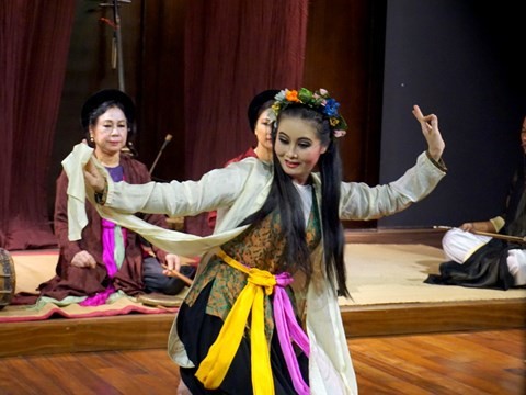 บทที่ 18 ตอนที่ 1 : “เซิน – เค้า – เฉวี่ยน – โท้ง” หรือ “เวทีการแสดงศิลปะพื้นเมือง”