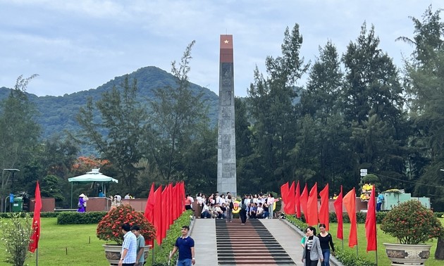 ช่วงเดือนกรกฎาคมที่สุสานห่างเยืองในเกาะโกนด๋าว