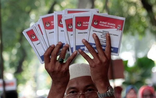 Indonesians begin voting to choose their next president 