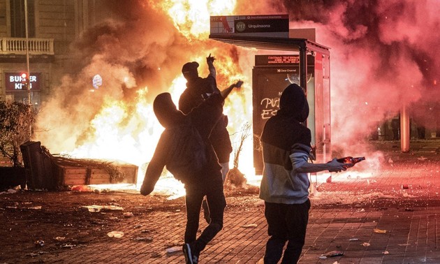 Violence erupts in Catalonia protest