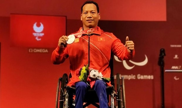 Powerlifter Le Van Cong wins silver at Tokyo 2020 Paralympics