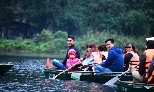 Du lịch tâm linh thu hút du khách