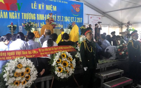 Kỷ niệm 70 năm ngày Thương binh Liệt sĩ và Đại lễ cầu siêu tại CHLB Đức