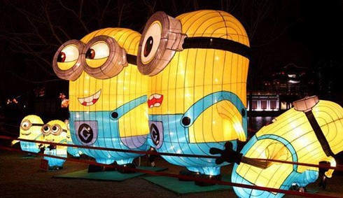 Giant Lantern Festival opens in Hanoi 