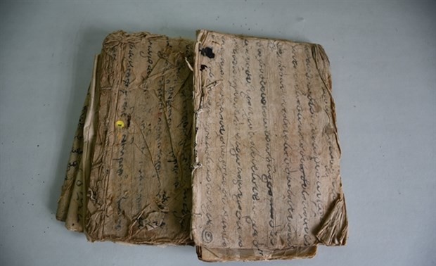 My Son Sanctuary receives ancient Cham script books