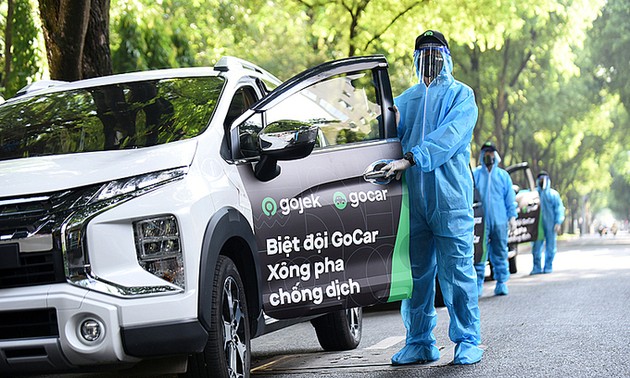 Gojek launches car service in HCMC