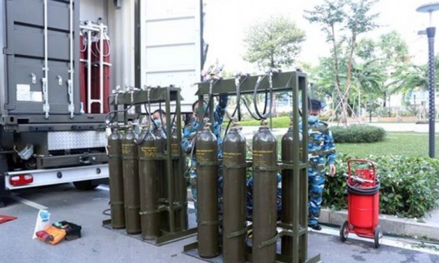 Military forces set up mobile oxygen production stations in HCM City