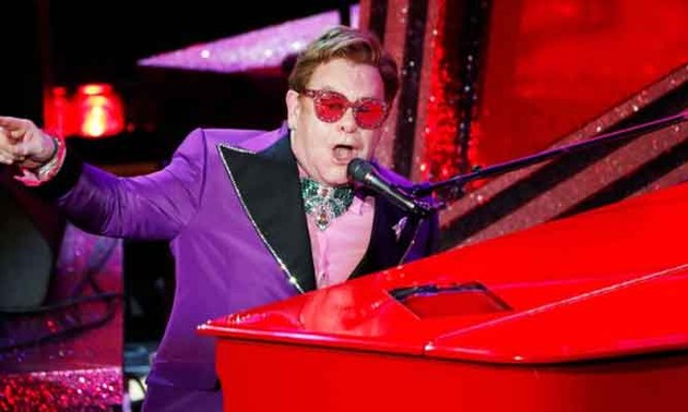 Elton John delays European tour due to hip pain