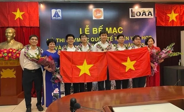 Vietnamese students win medals at Int’l Olympiad on Astronomy and Astrophysics