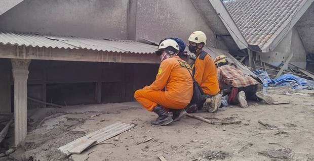 Indonesia: Semeru volcano erupts again, hindering rescue work