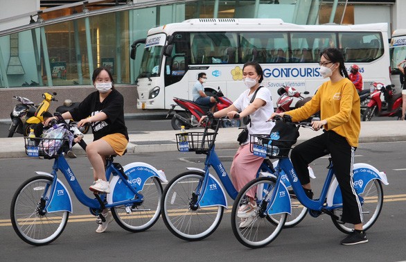 HCM City pilots bicycle-sharing service in downtown 