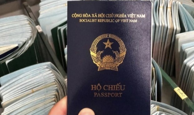 Spain recognises Vienam's new passports, reversing earlier decision