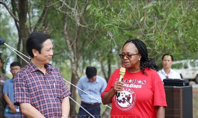 US Under Secretary of State observes unexploded ordnance clearance in Quang Tri