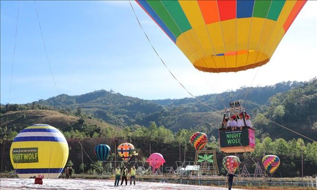 Kon Tum festival attracts record number of hot air balloons 