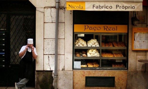 Portugal to ban smoking in most places, restrict tobacco sales