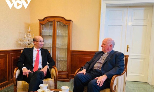 Vietnam ready to coordinate with diplomatic corps in Hungary