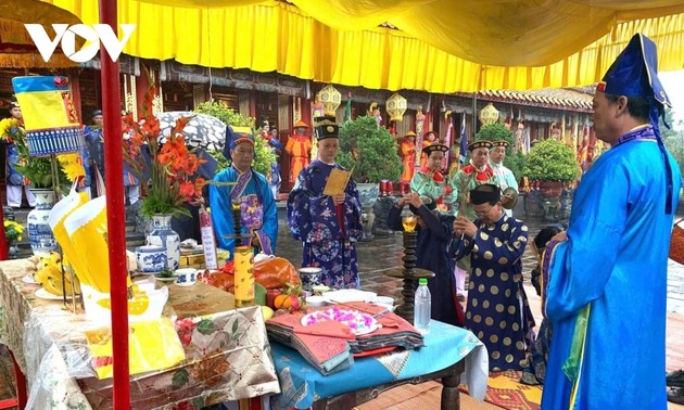 Neu tree lowering, royal seal opening, and calligraphy giving in Hue 