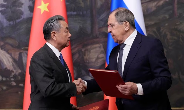 Russian and Chinese Foreign Ministers discuss bilateral, global issues