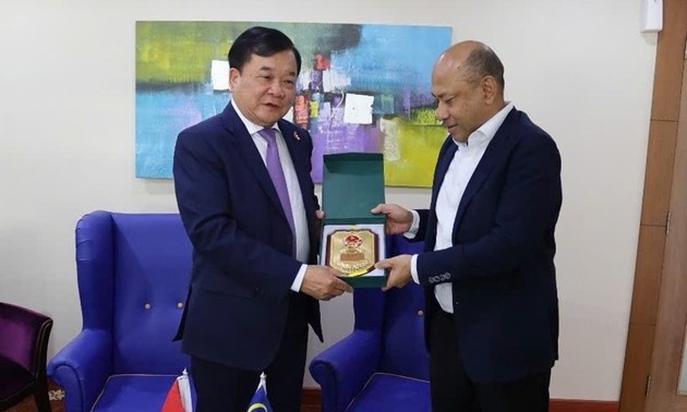 Vietnam, Malaysia bolster defense cooperation