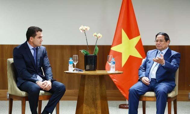 Vietnam PM meets with leaders of Brazilian enterprises