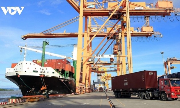 Strong first half drives Vietnam toward 450 billion USD export target