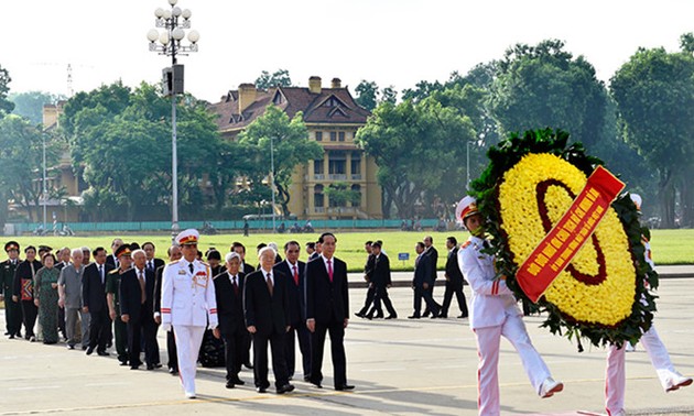 Lãnh đạo Đảng, Nhà nước vào Lăng viếng Chủ tịch Hồ Chí Minh