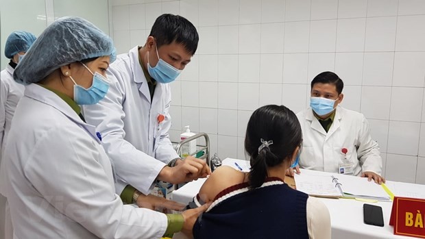 3 nữ tình nguyện viên tiêm vaccine Covid-19 liều cao nhất